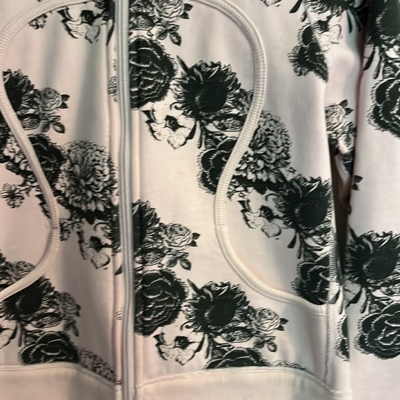 Lululemon scuba hoodie.  No tags. Fits as size small. - Picture 2 of 4